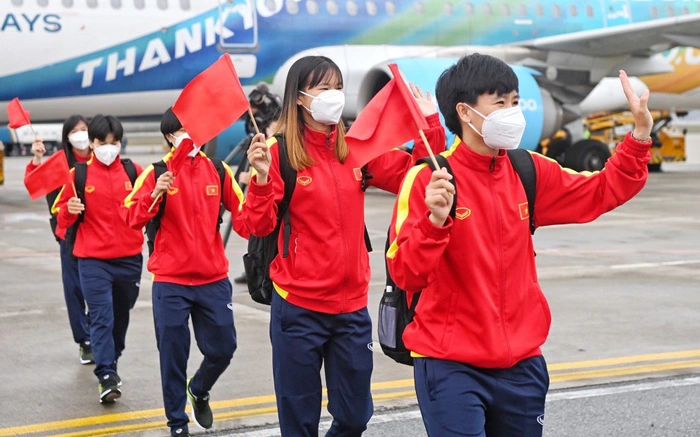 Đội tuyển nữ Việt Nam được chào đón nồng nhiệt sau khi giành vé dự World Cup 2023